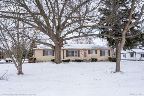 1465 N Pontiac Trail Walled Lake City MI 48390