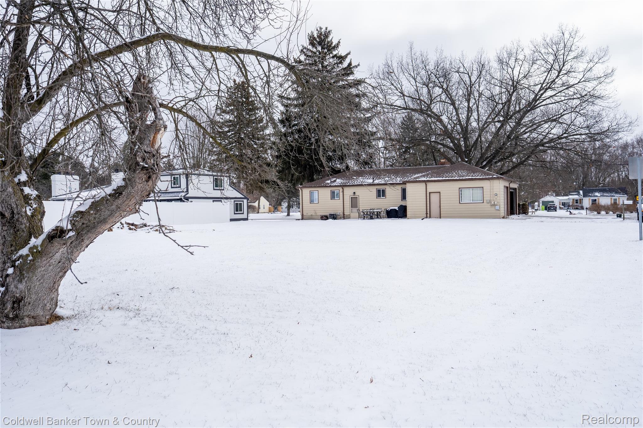 1465 N Pontiac Trail