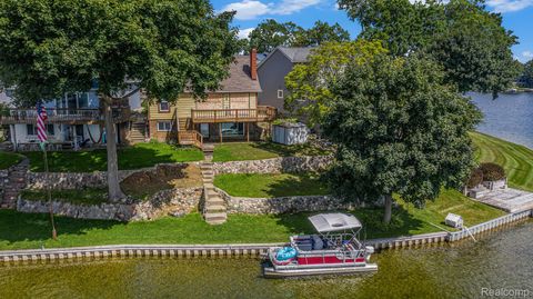 3815 Island Park Drive Waterford Charter Township MI 48329