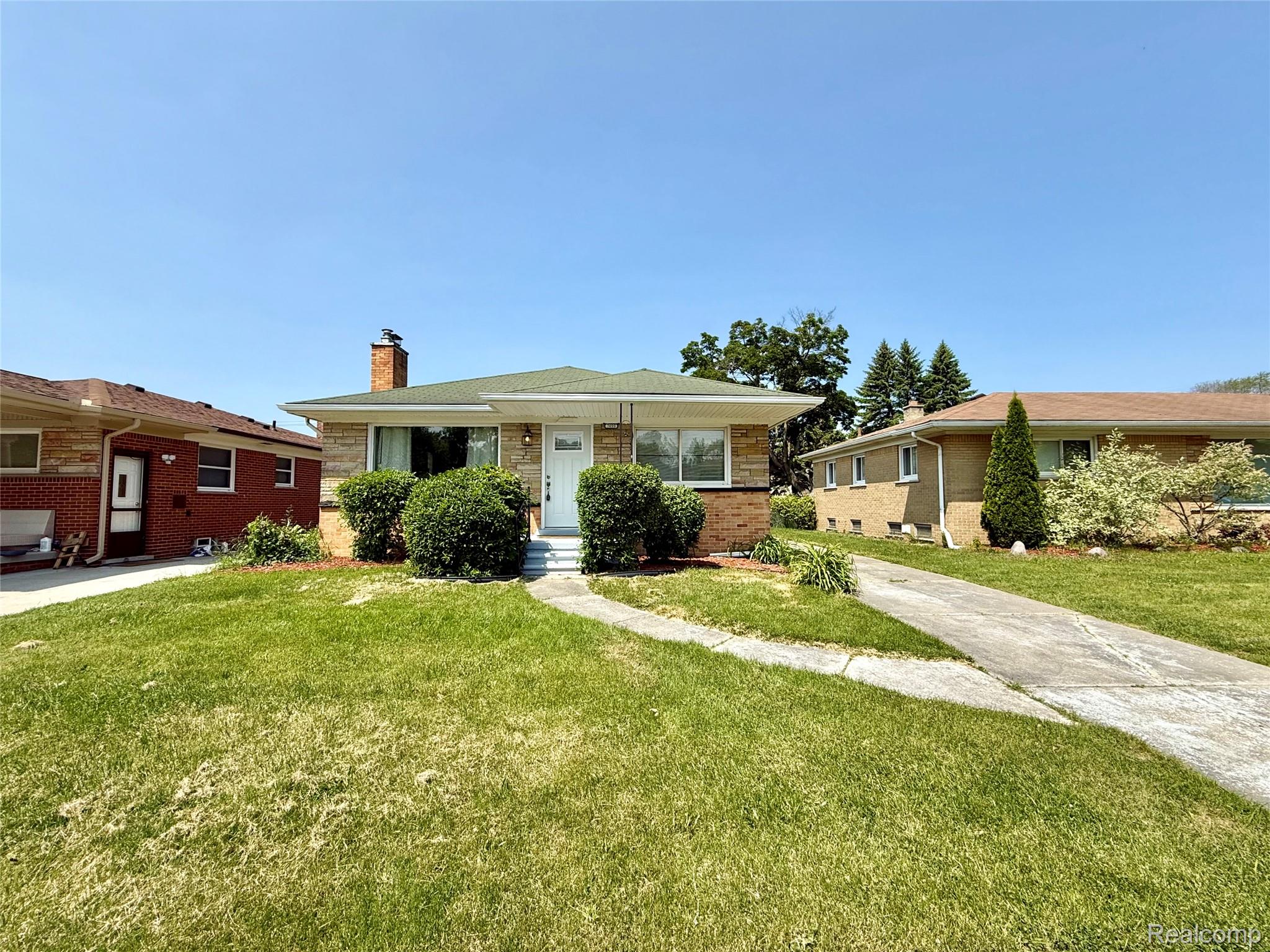 7499 ROBINDALE Avenue