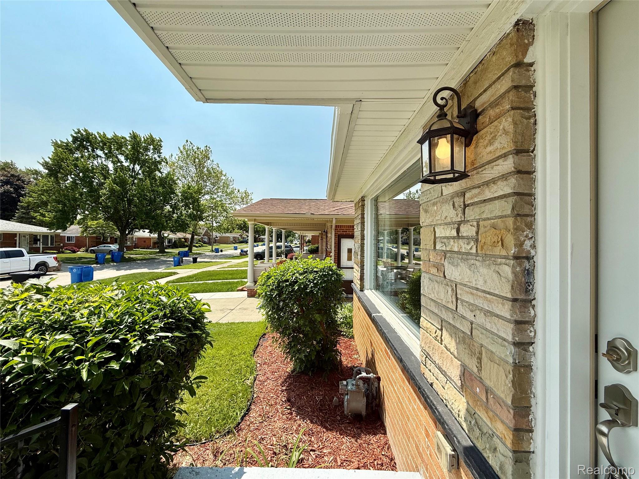 7499 ROBINDALE Avenue