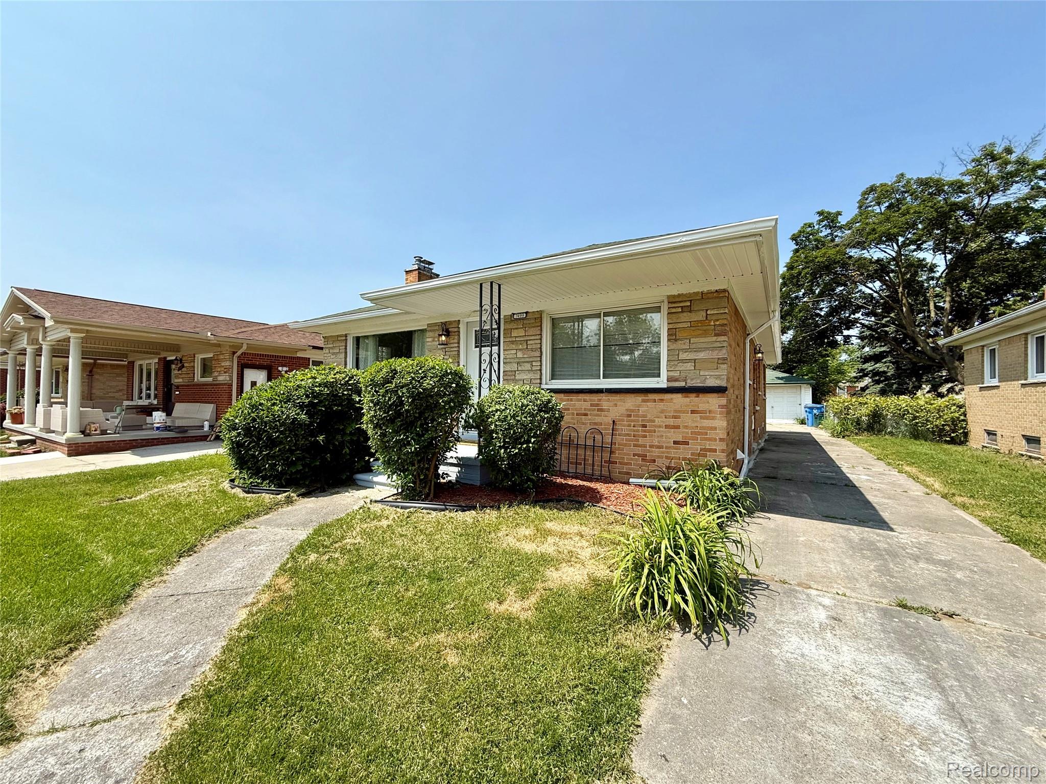 7499 ROBINDALE Avenue