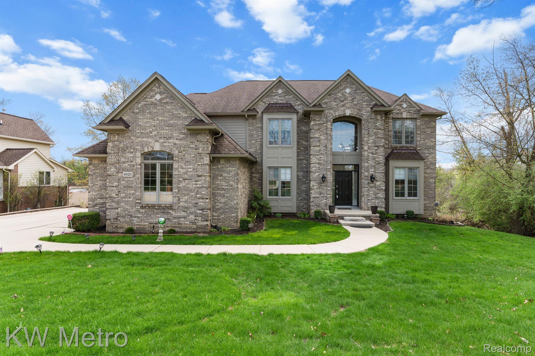 9025 HURON BLUFFS Drive