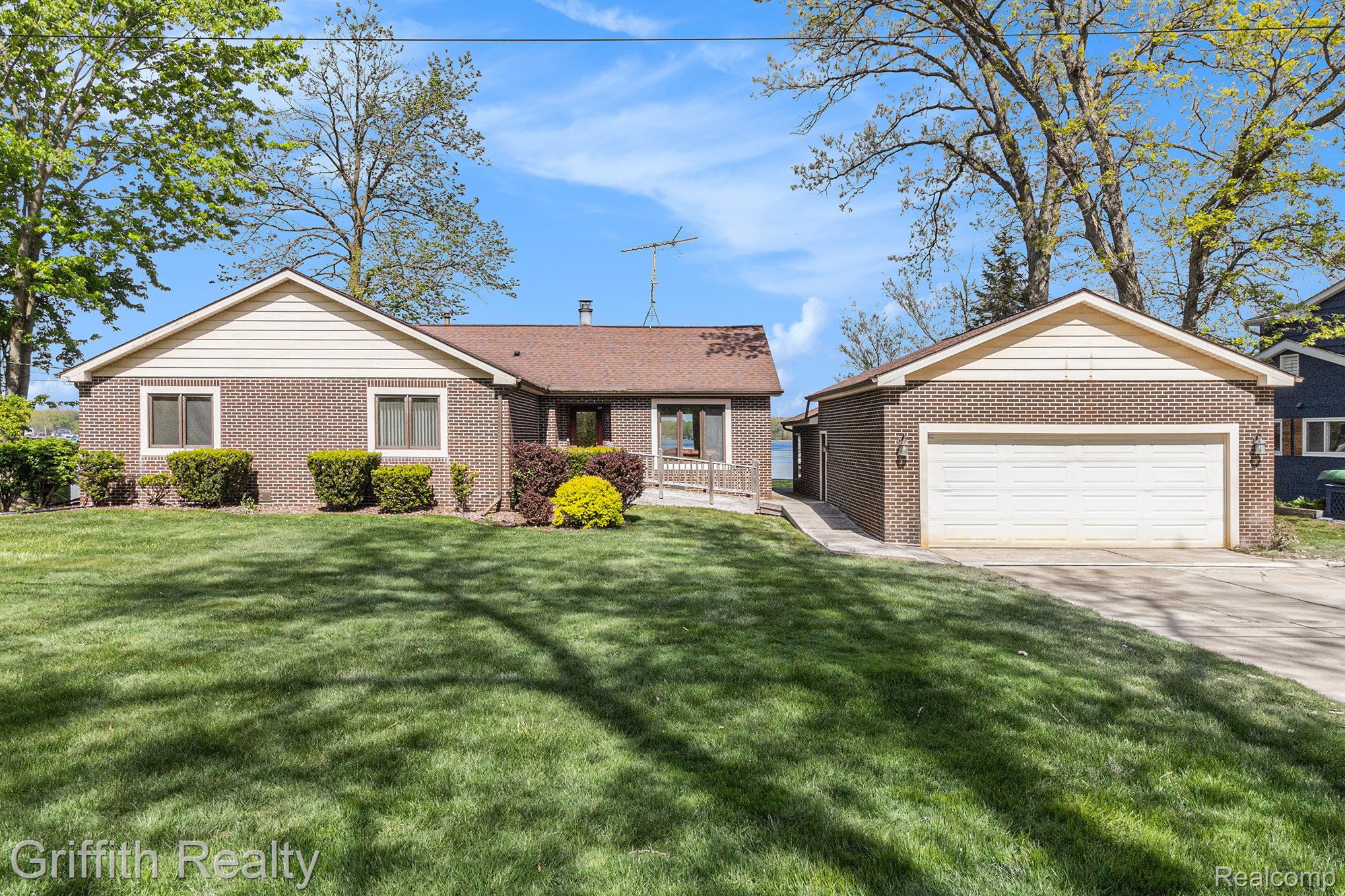 8570 Riverside Drive