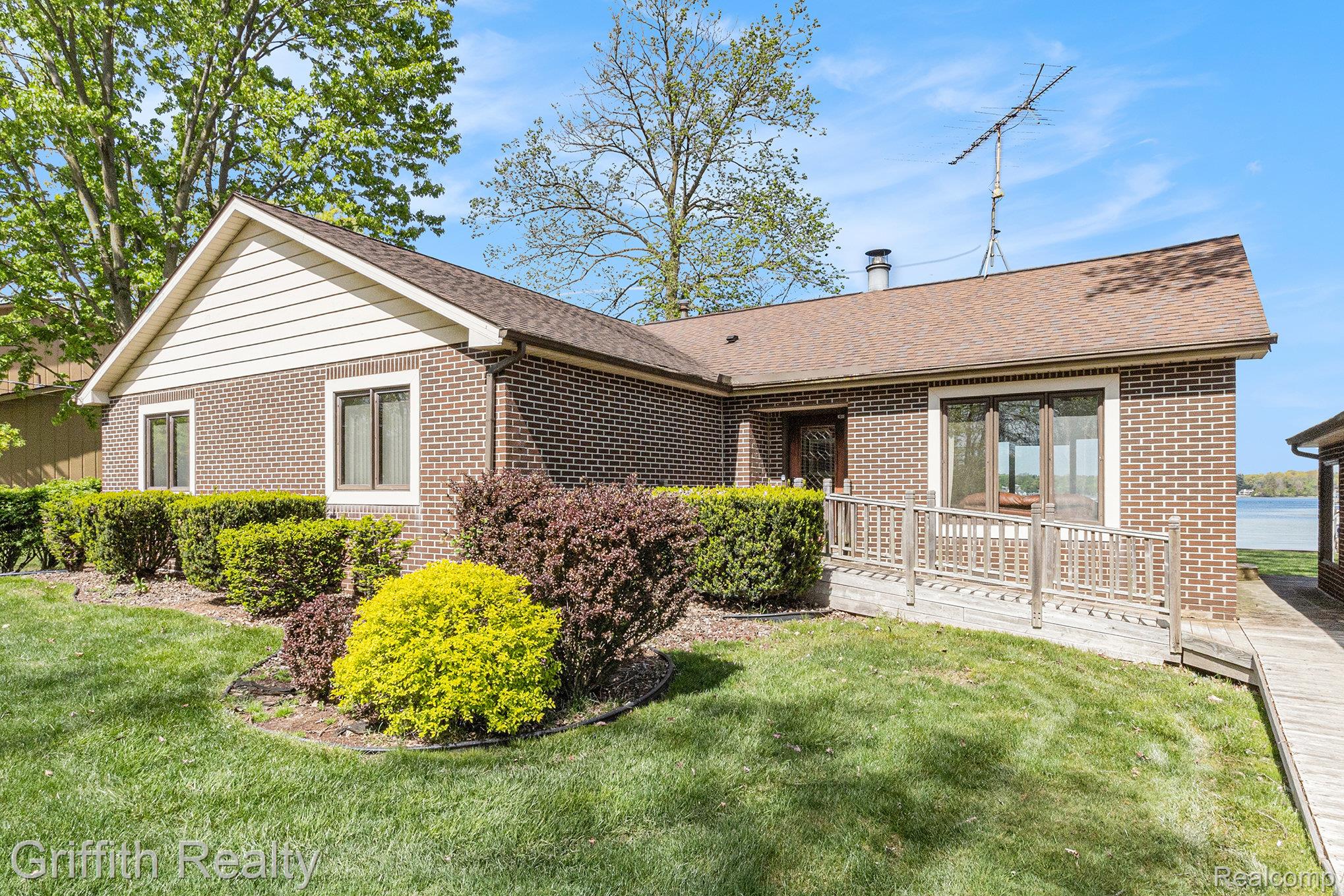 8570 Riverside Drive