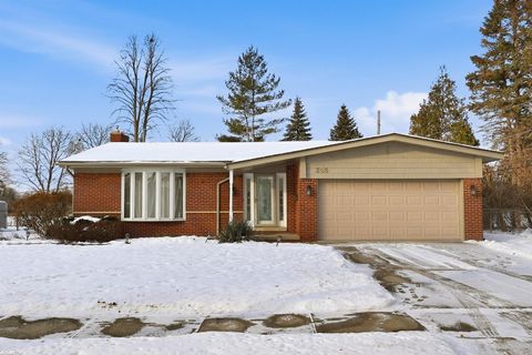 31651 Carmody Street Warren City MI 48092