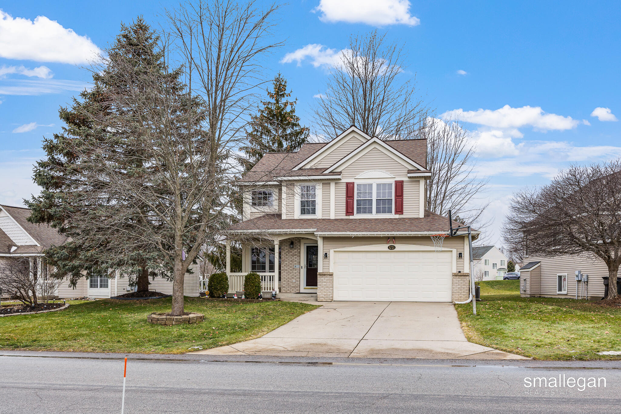 5721 E Grove Drive SE