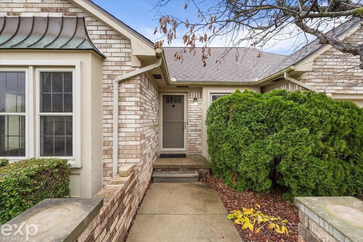 20947 Riverbend S Drive