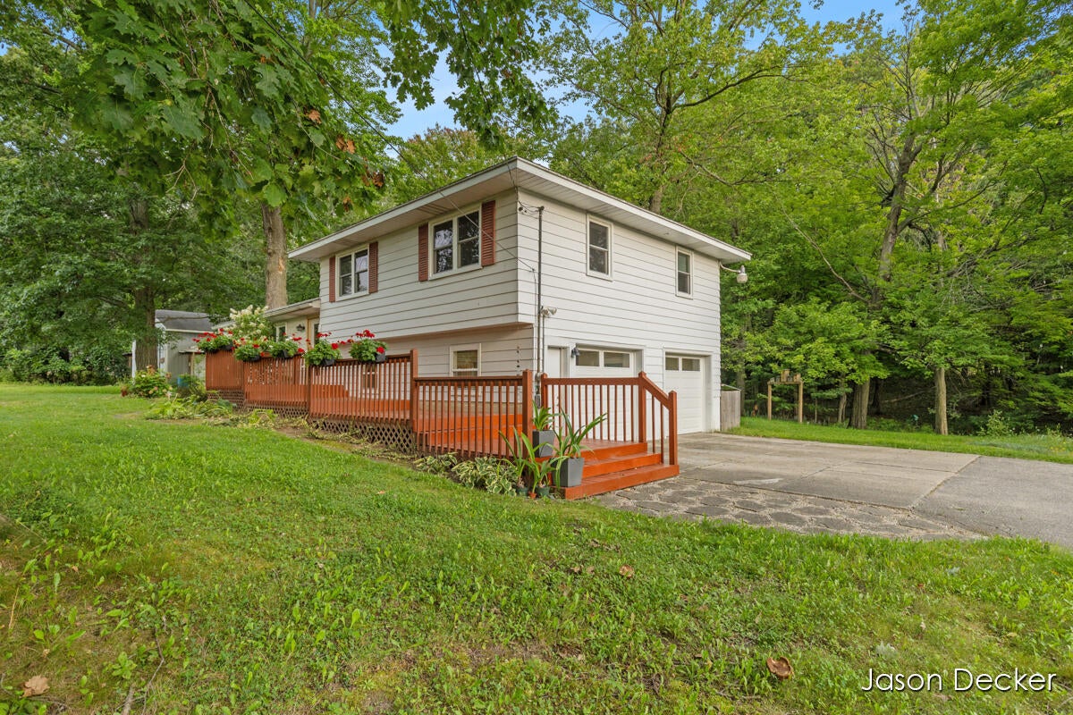 6181 10 Mile Road NE