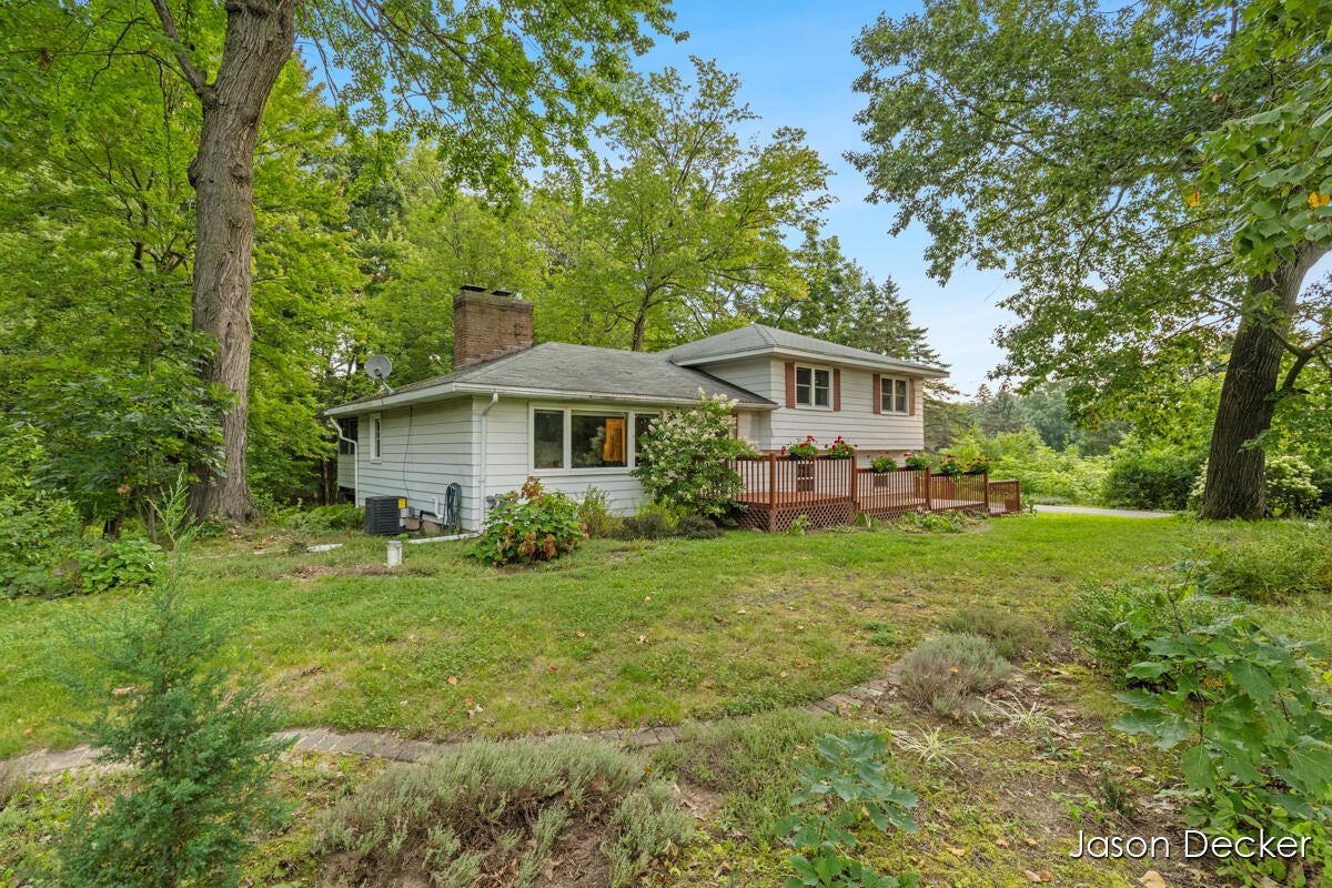 6181 10 Mile Road NE