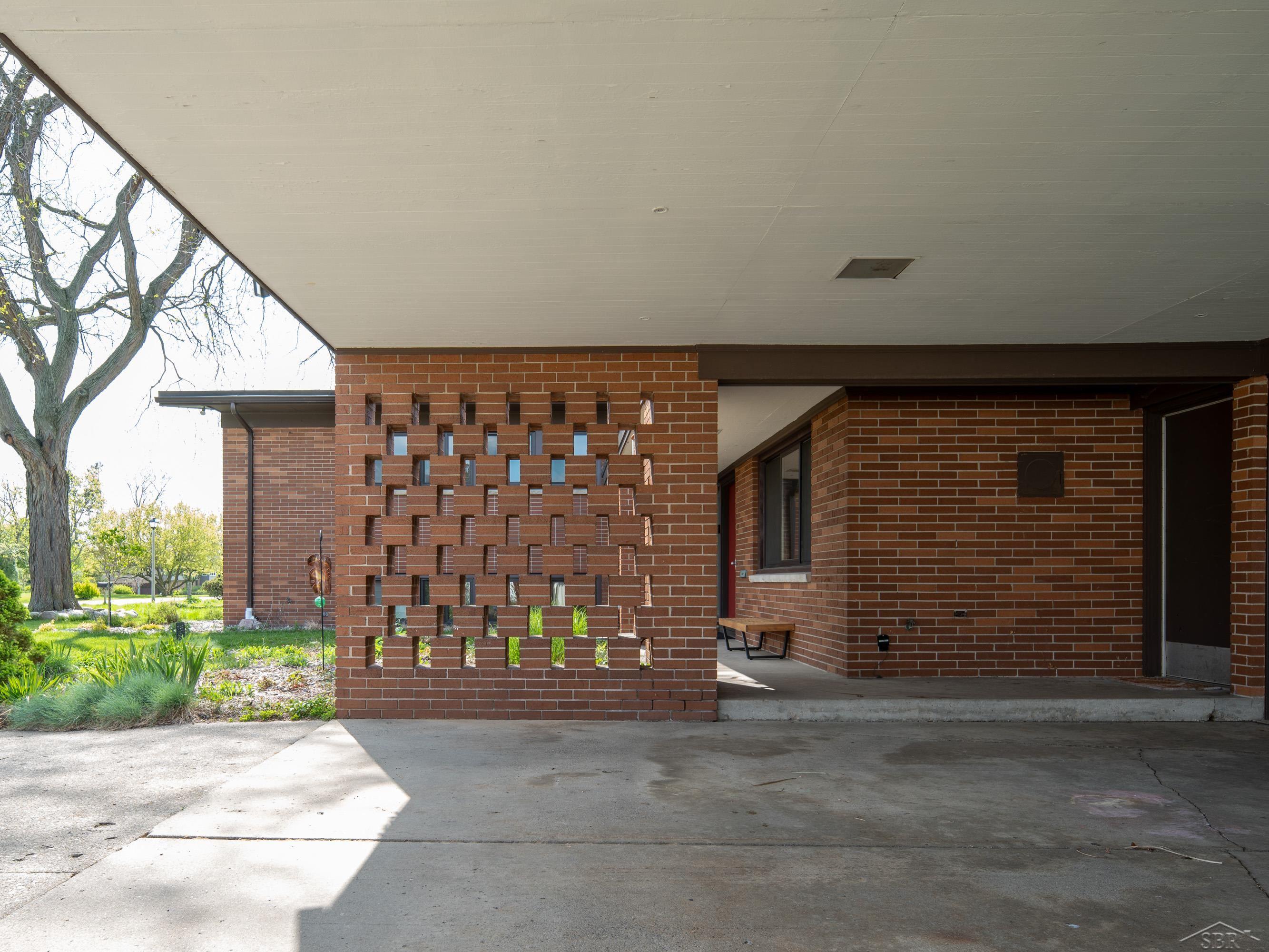1631 Walnut Heights Drive