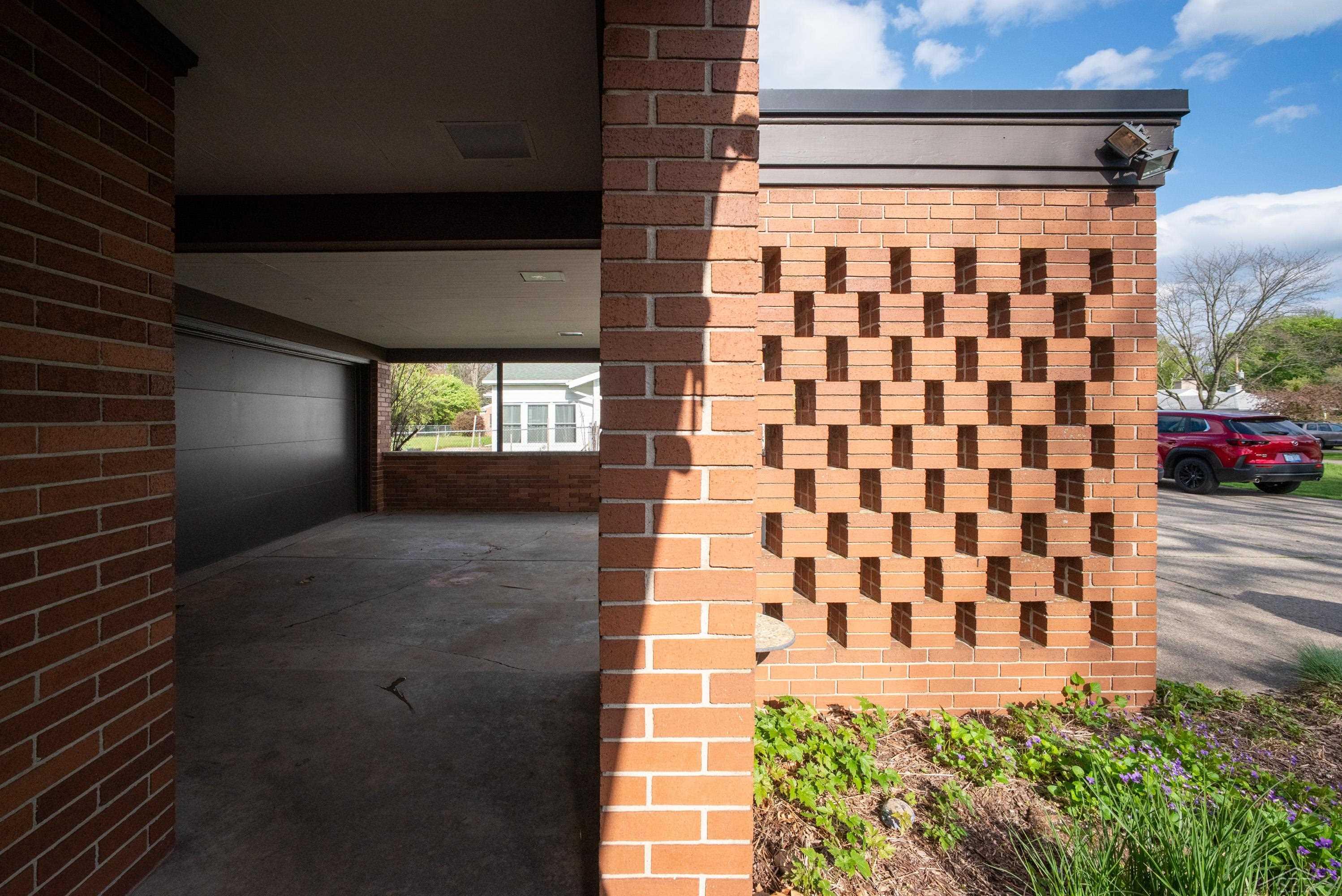 1631 Walnut Heights Drive