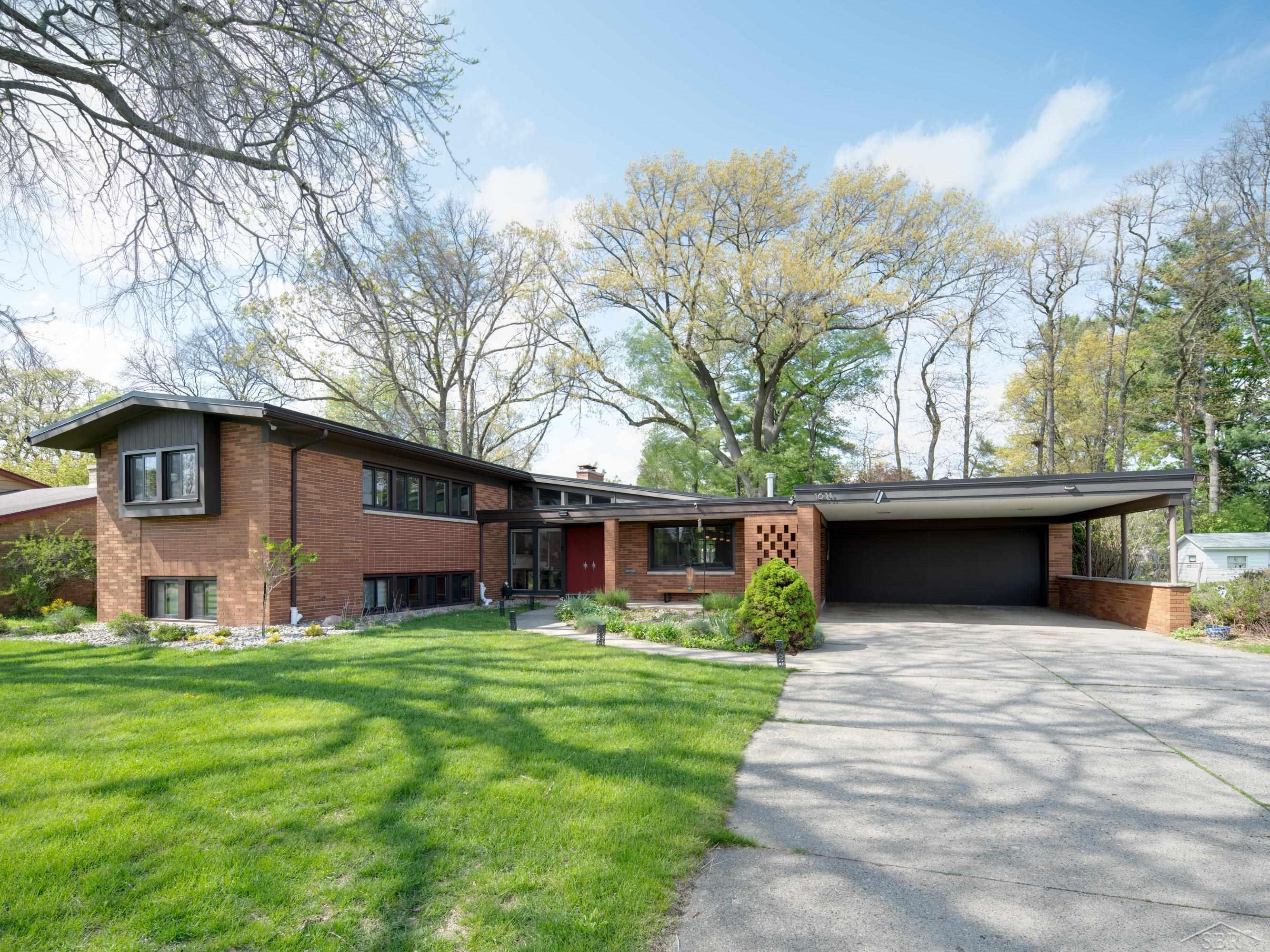 1631 Walnut Heights Drive