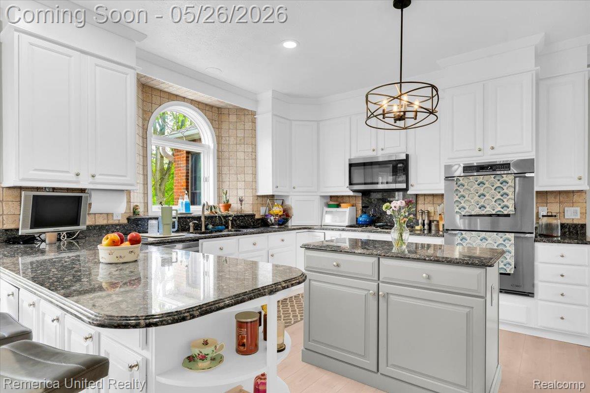 9422 Deer Creek Court