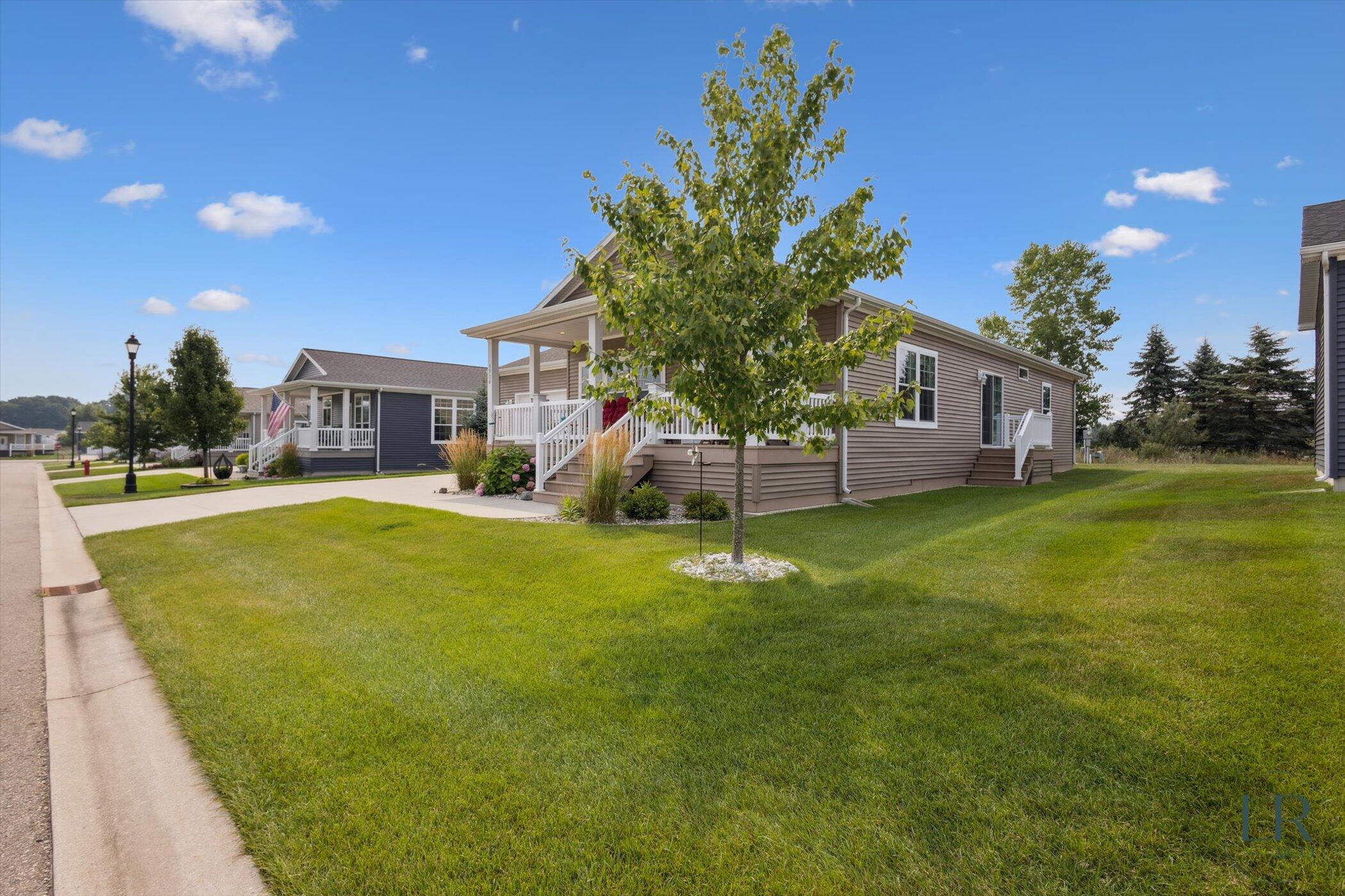 5906 Trillium Hills Drive NE