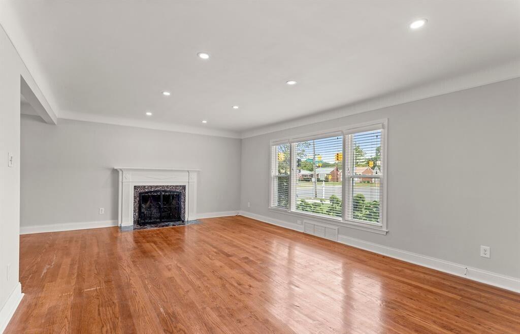 3925 W Outer Drive W