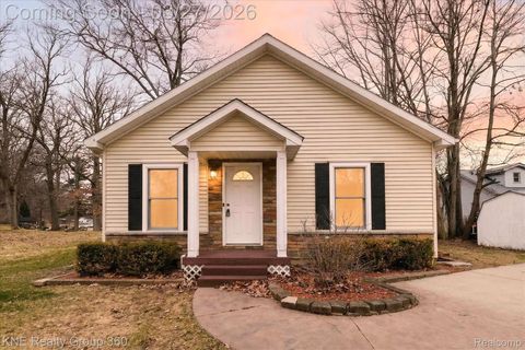 1525 Shoreline Drive Hartland Township MI 48353