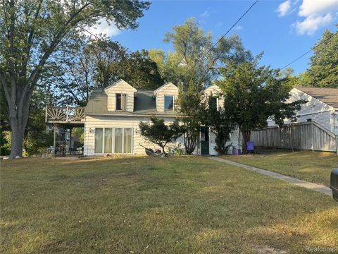 1071 Pelham Boulevard Waterford Charter Township MI 48328