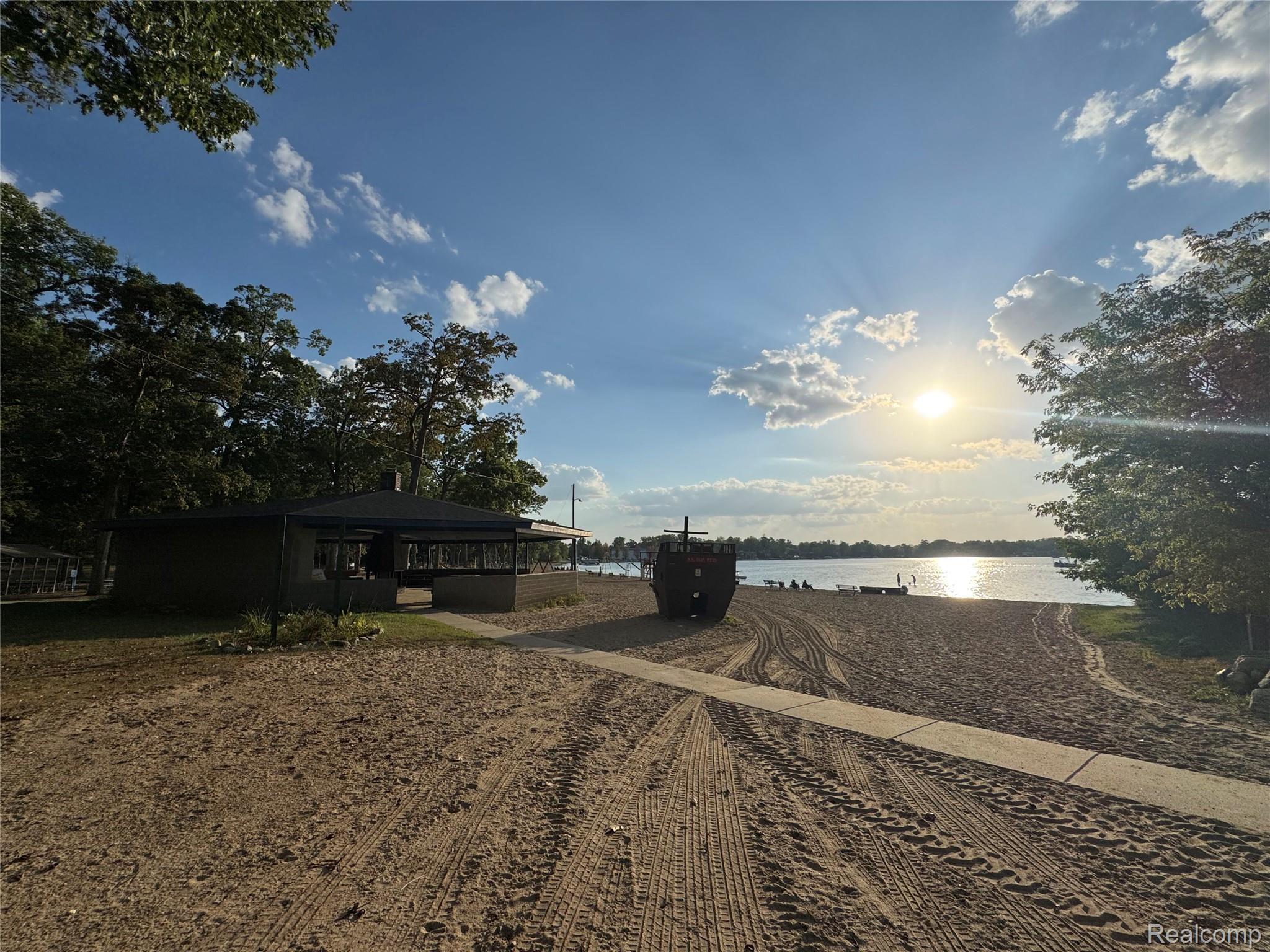 1071 Pelham Boulevard