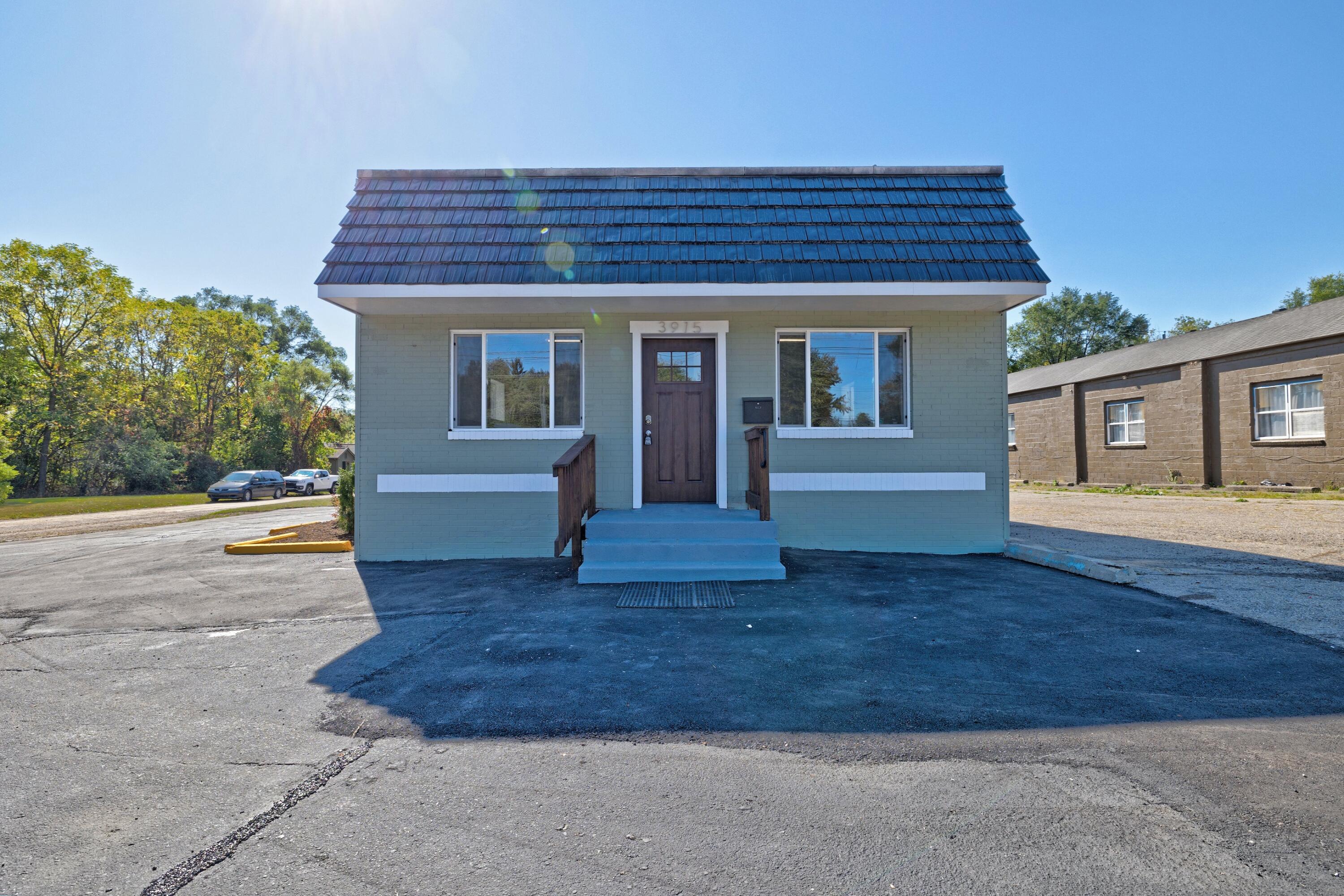 3915 W Auburn Road