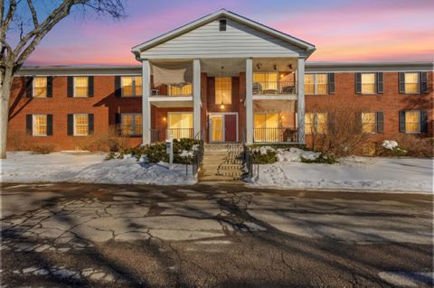 27636 E Echo Valley E 136 Farmington Hills City MI 48334