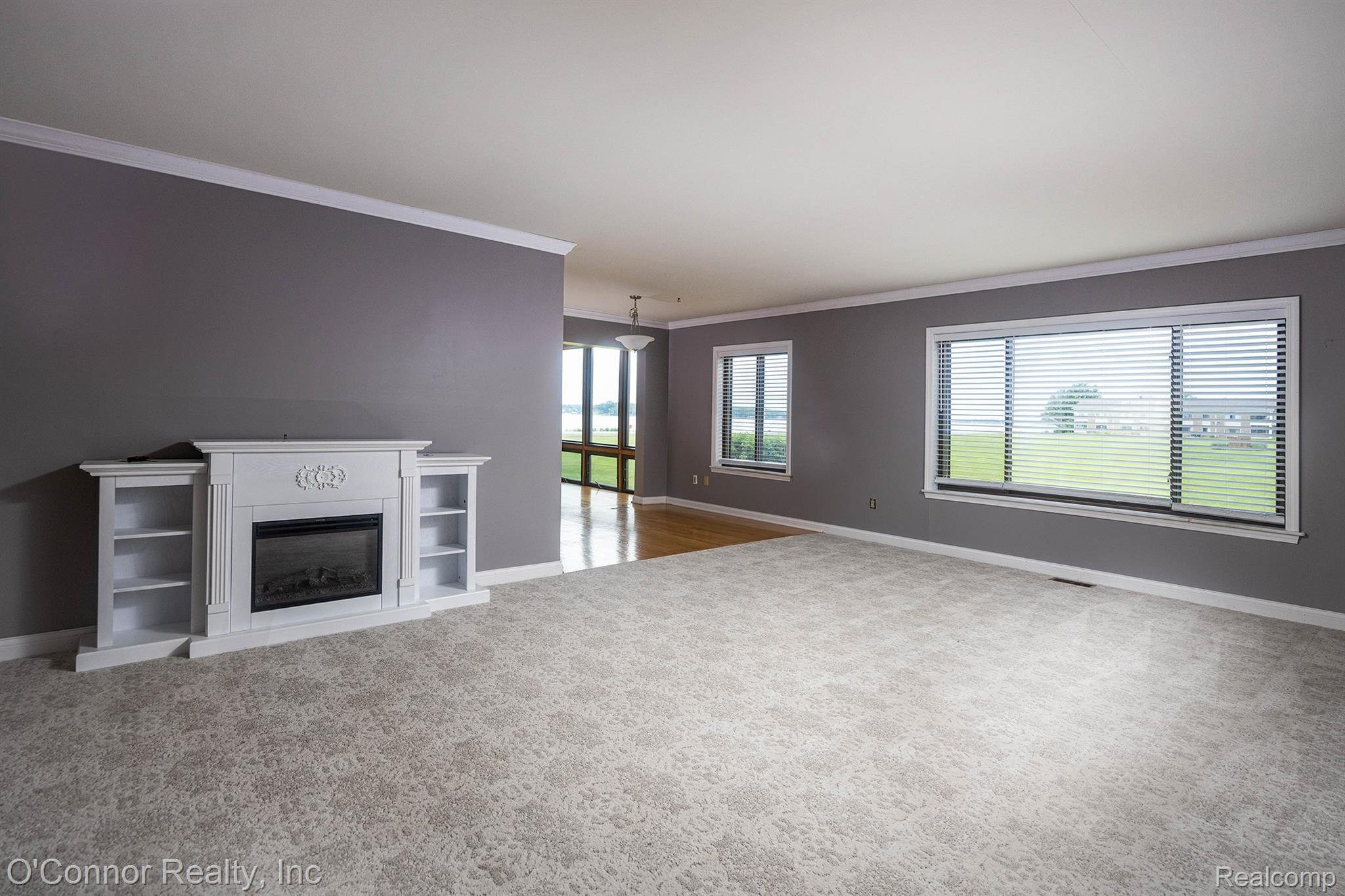 1660 River Road 7