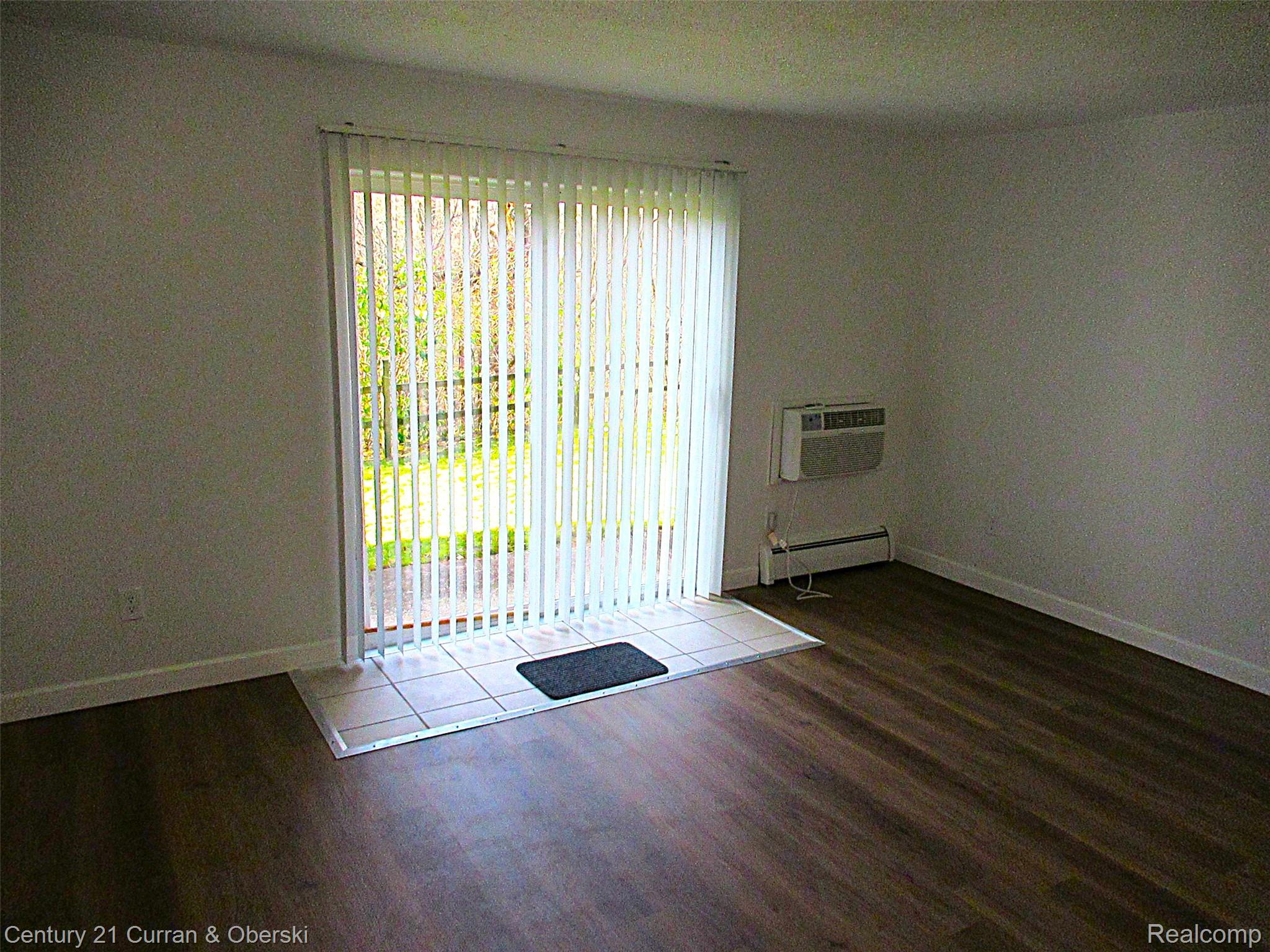 31831 Grand River Avenue 22