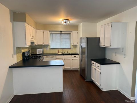 Tiny photo for 19335 Mandarin Drive, Roseville City, MI 48066 (MLS # 20261016986)