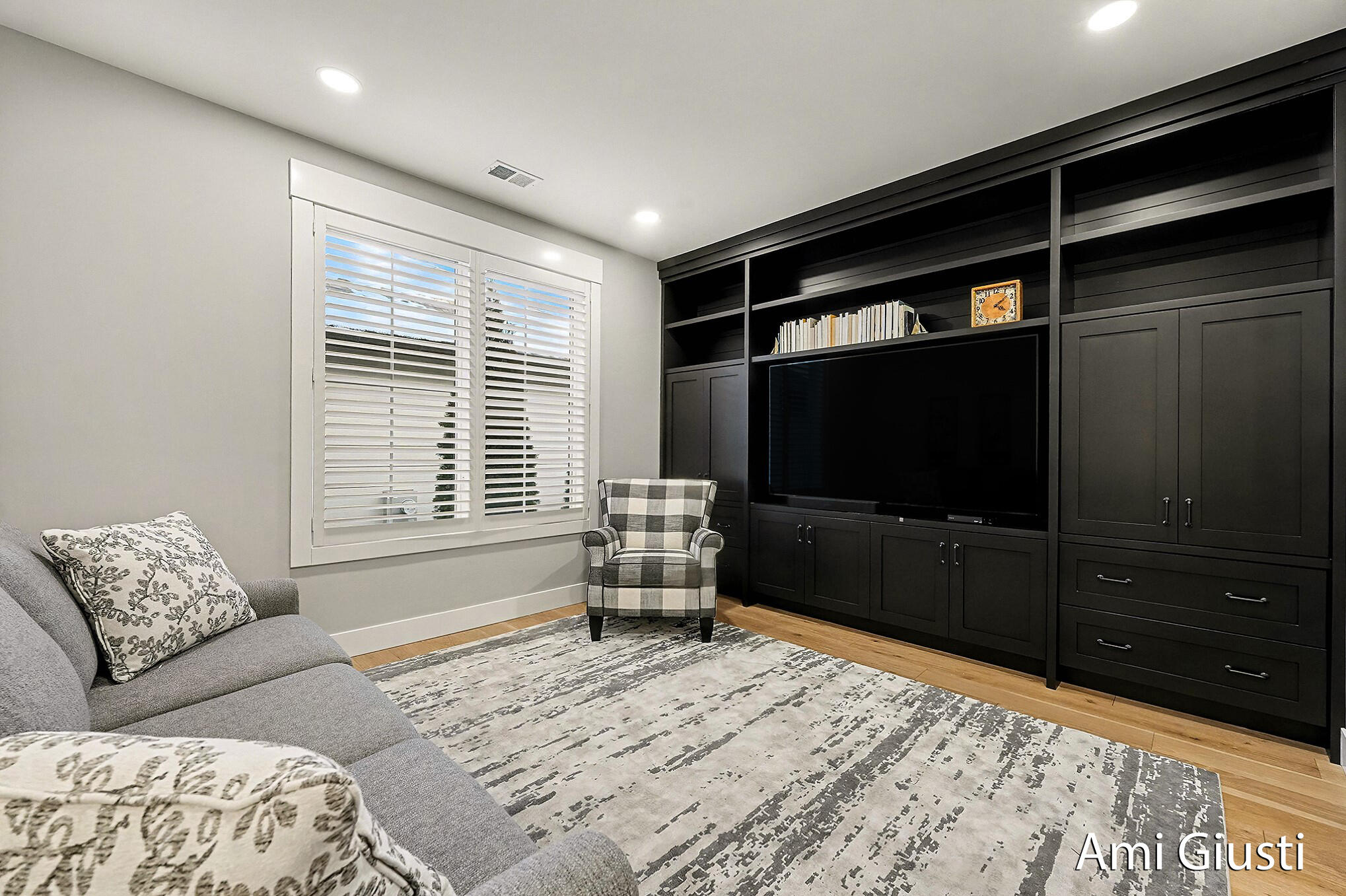 Holland, Michigan 49424, United States, 4 Bedrooms Bedrooms, ,3 BathroomsBathrooms,Residential,Active,257507