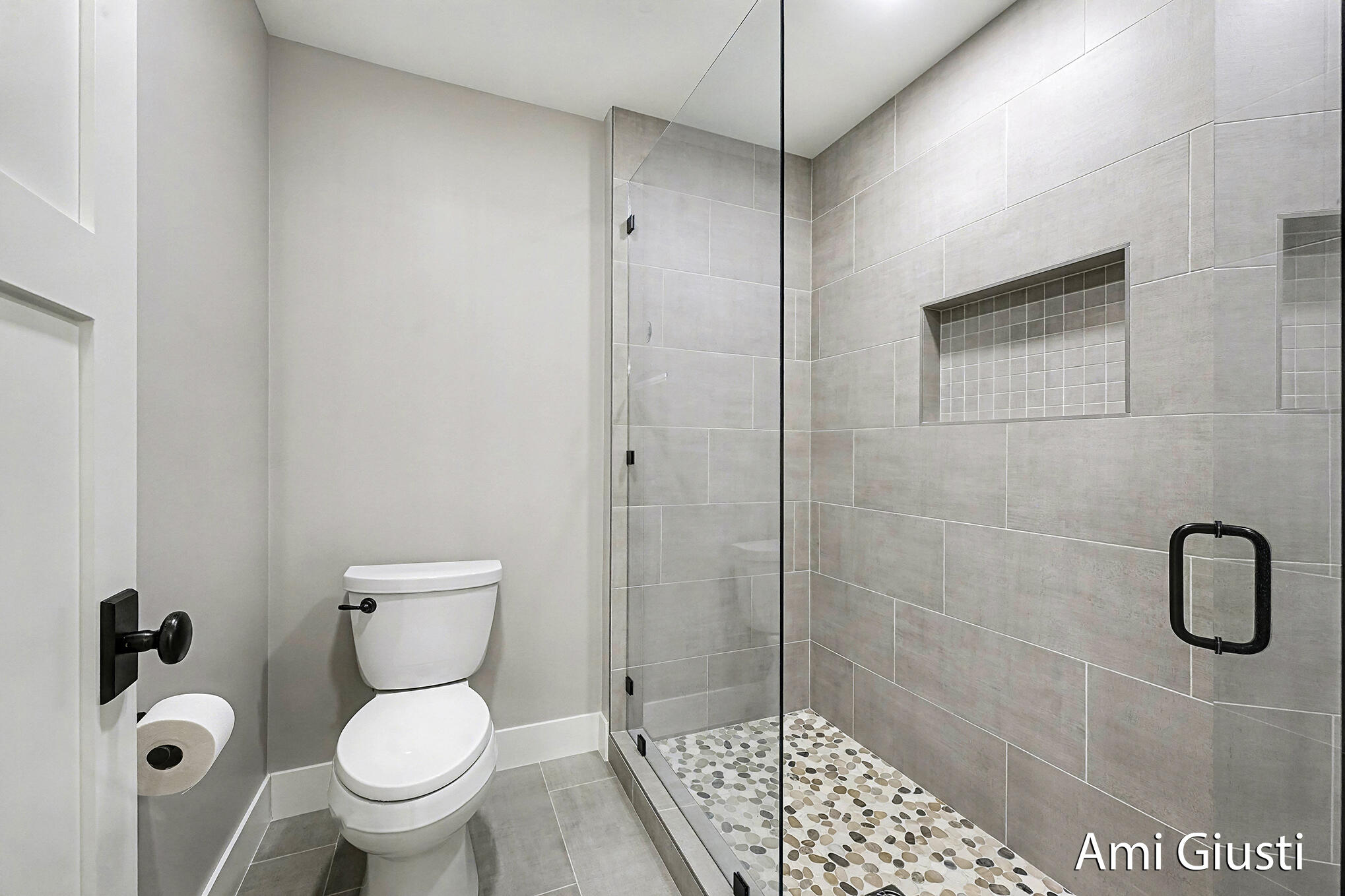 Holland, Michigan 49424, United States, 4 Bedrooms Bedrooms, ,3 BathroomsBathrooms,Residential,Active,257507