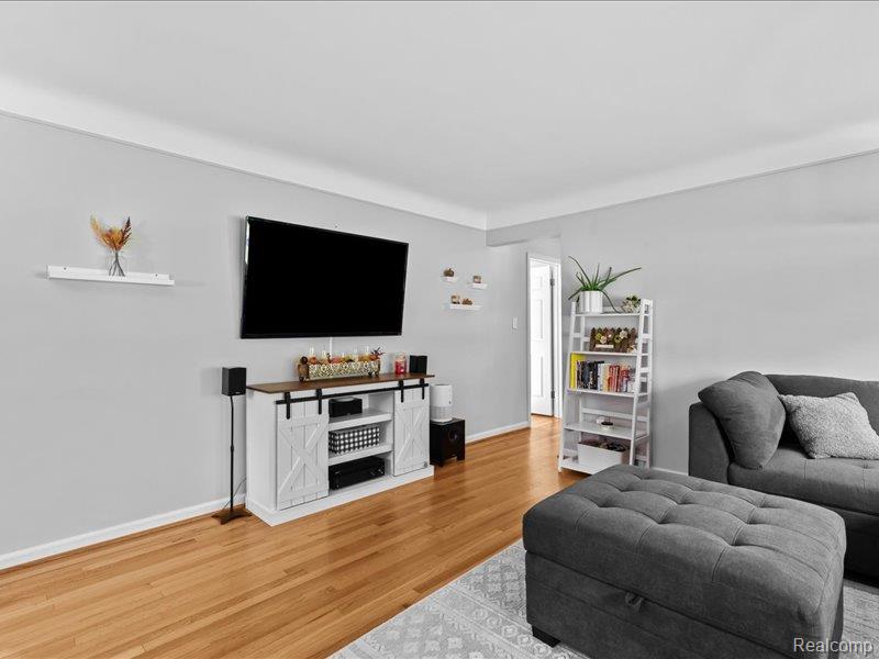 35129 W Chicago Street