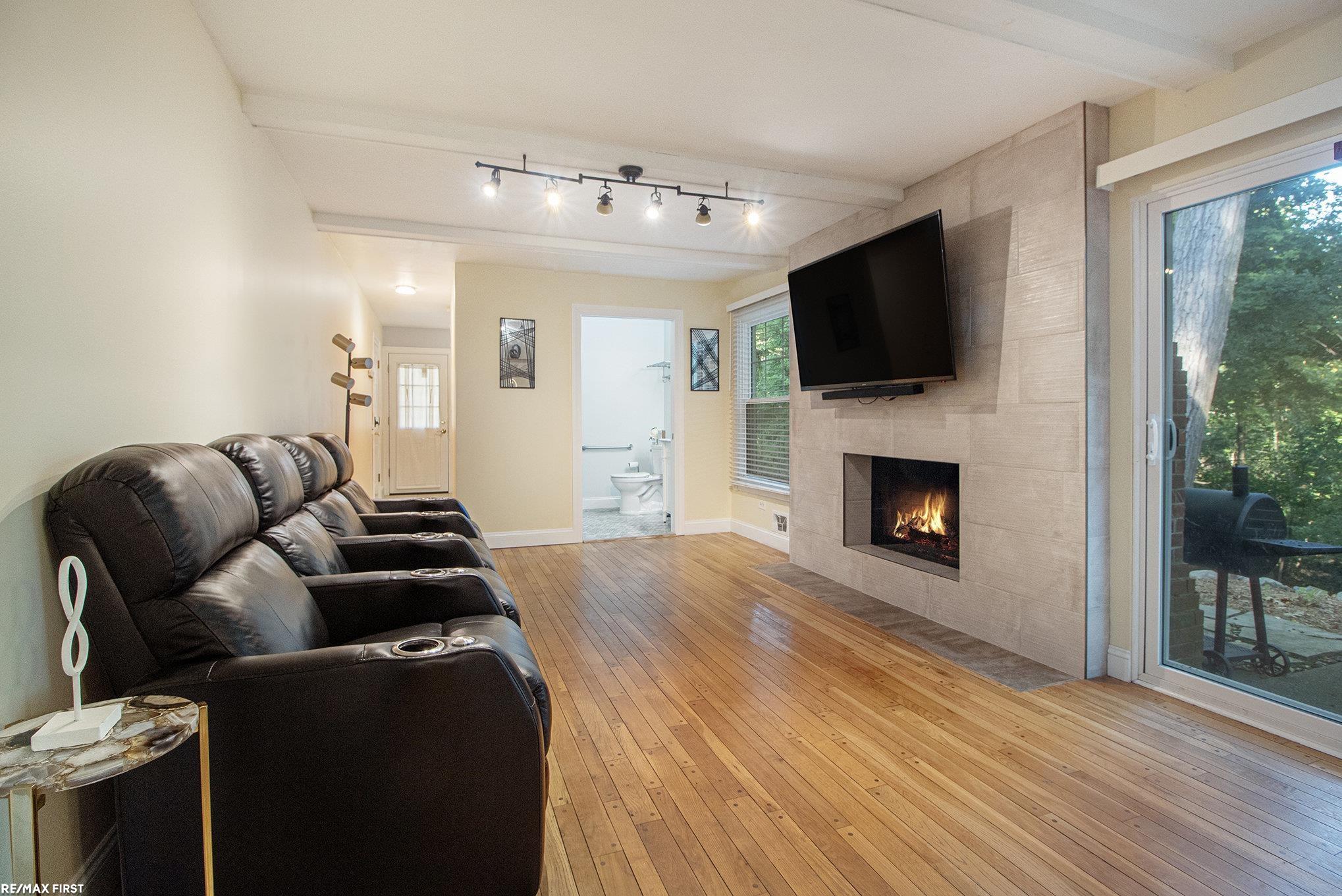 4827 Leesburg Drive