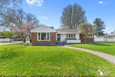 8190 Bernice Street Center Line City Macomb MI 48015
