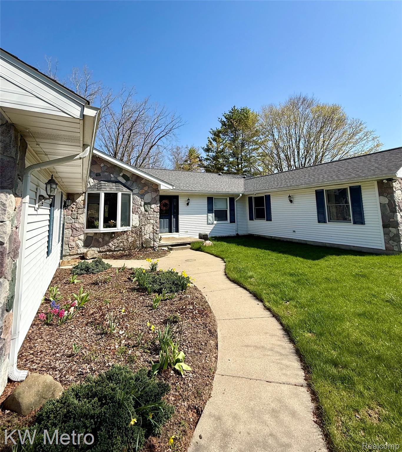 2949 E Hillside Drive