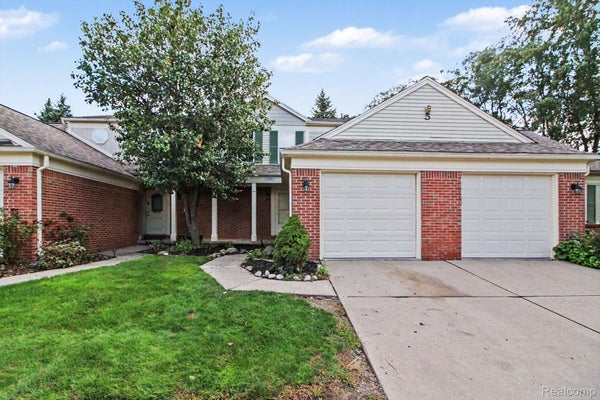 43547 YORKVILLE DR, CANTON, MI 48188 - Image c5bc1eaa4ff43f2a6287ceaf5c1a7eec/2368141949