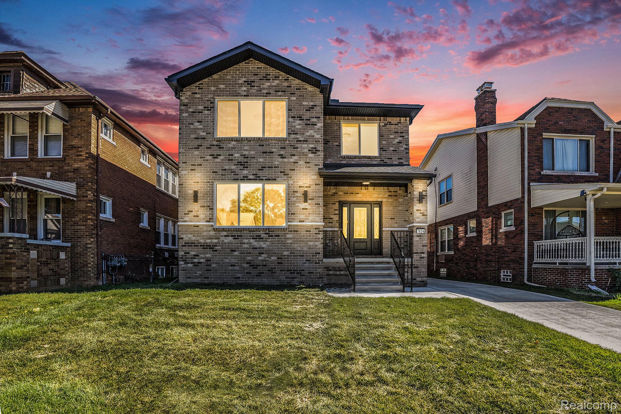 7634 Pinehurst Street