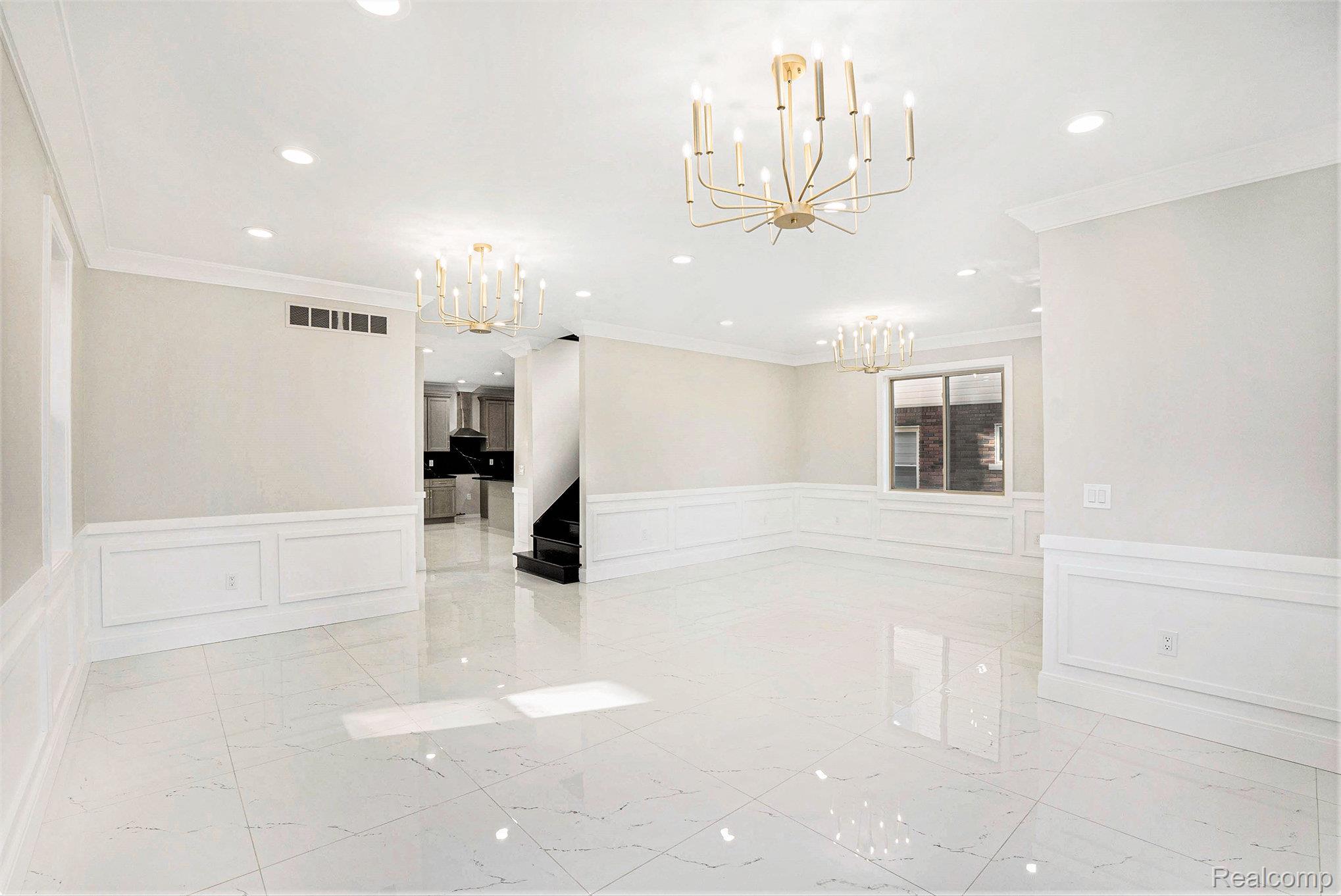 7634 Pinehurst Street