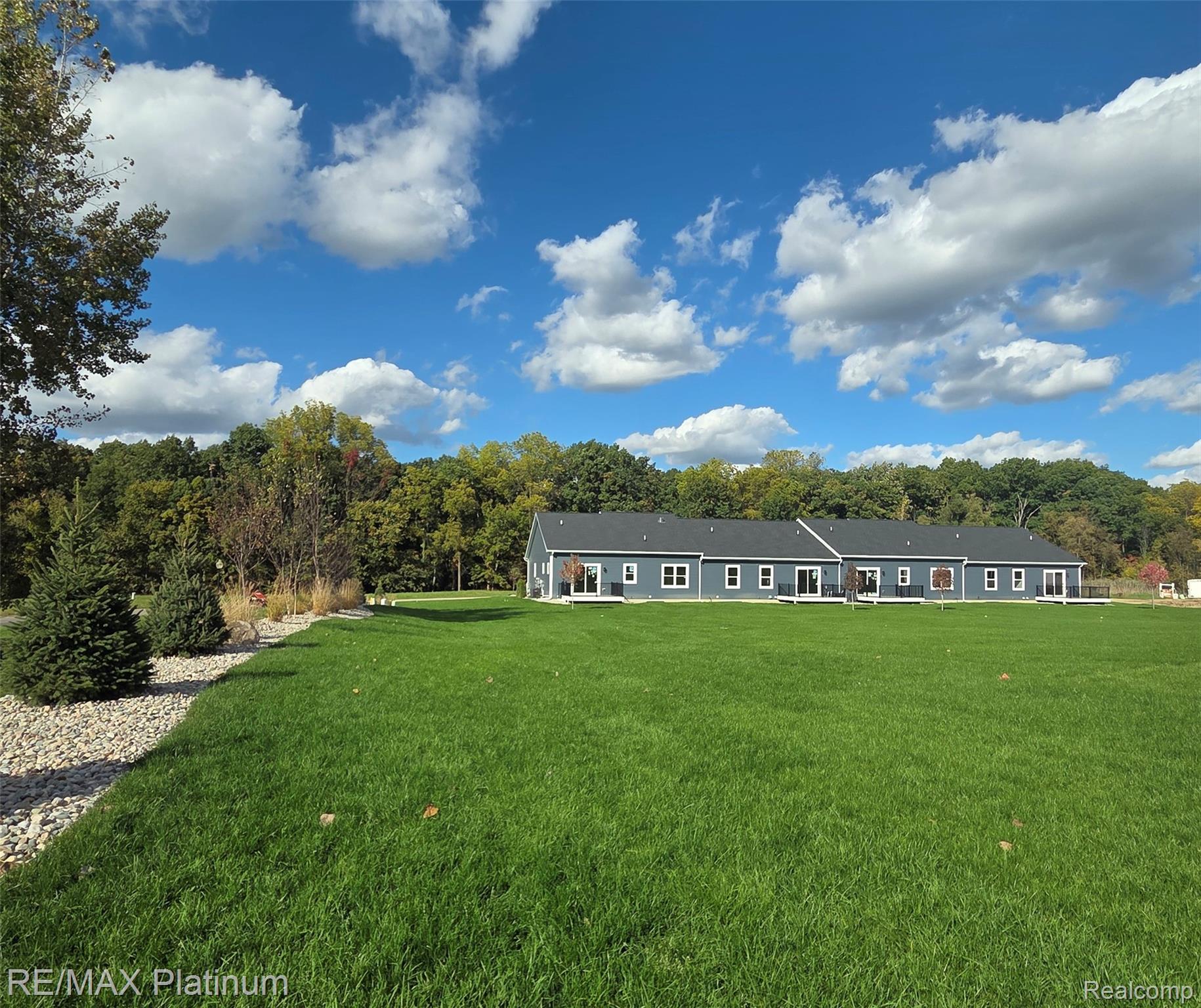 834 Oakwood Circle 35