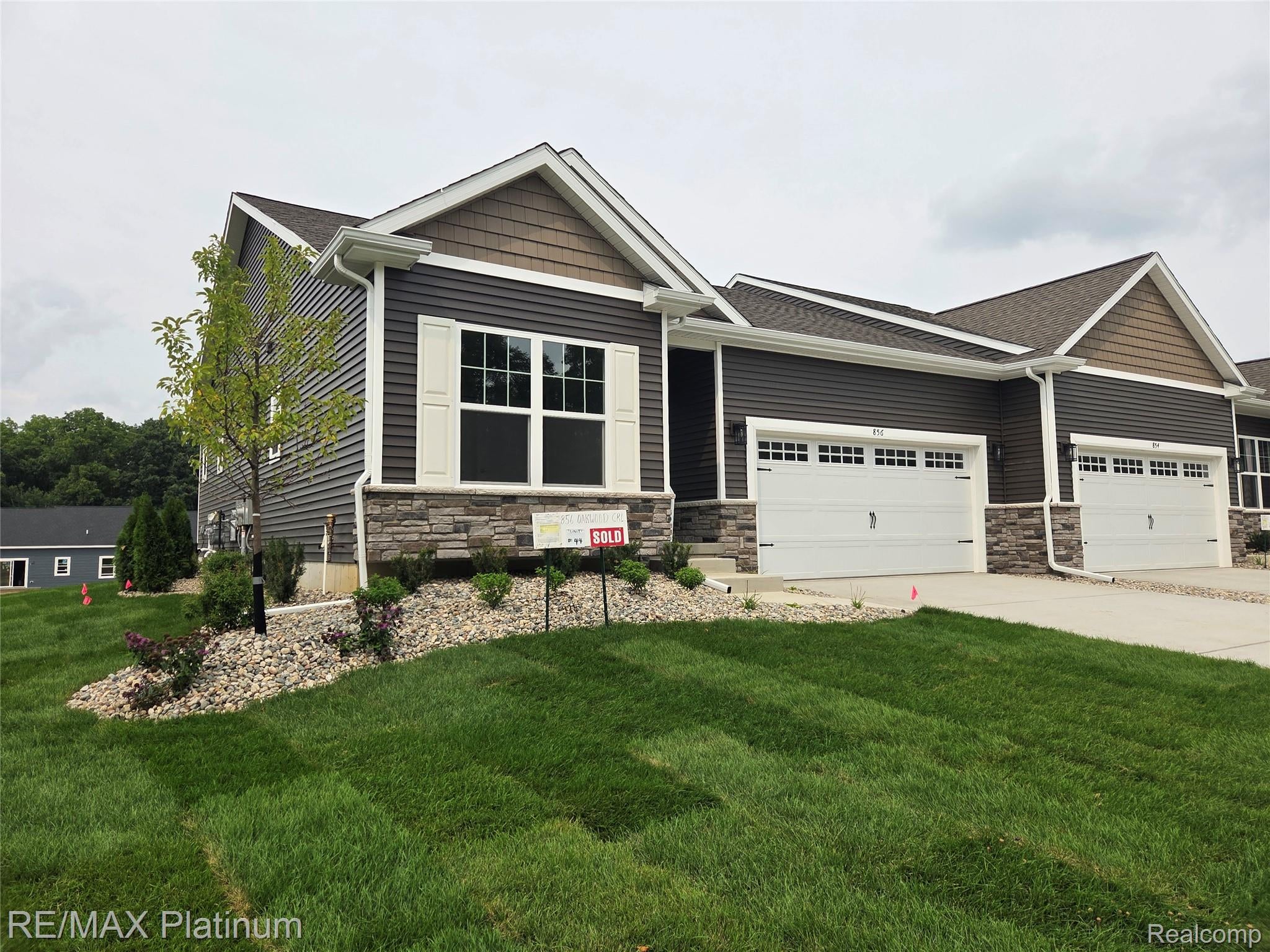 834 Oakwood Circle 35