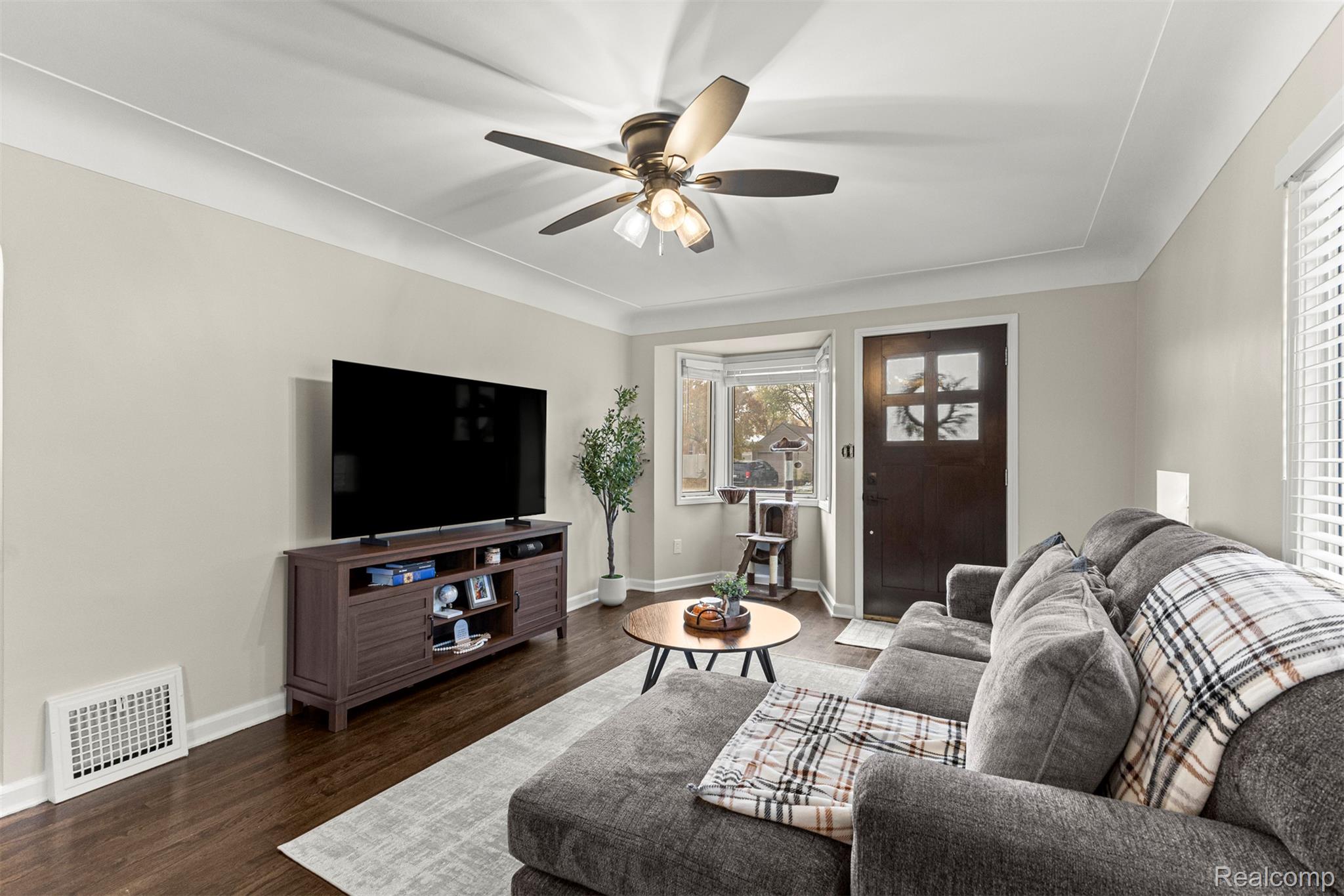 15404 Belmont Avenue