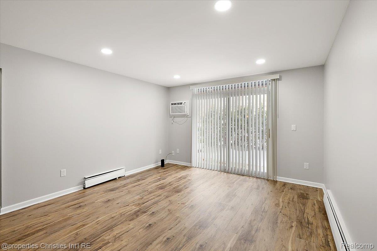 4921 Crooks Road N 3