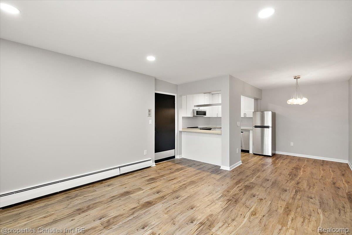 4921 Crooks Road N 3