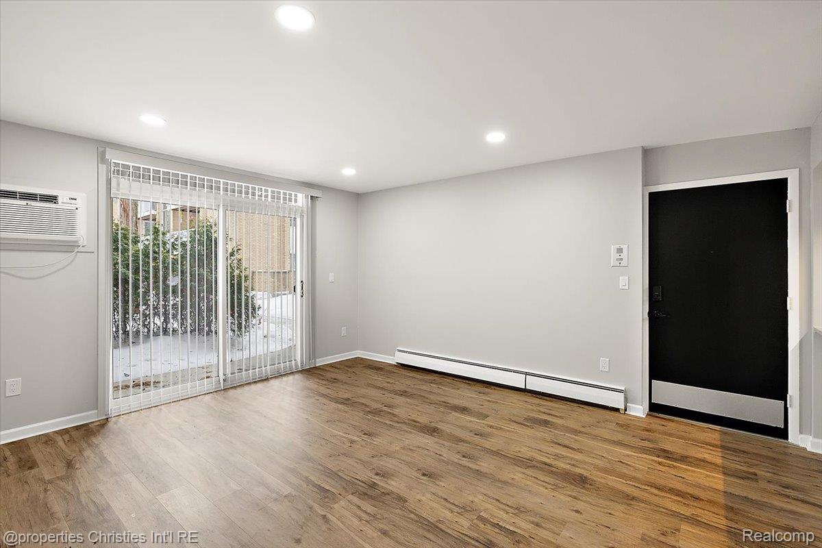 4921 Crooks Road N 3