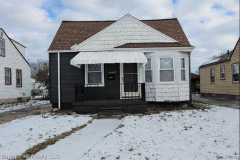 22084 Normandy Avenue Eastpointe City MI 48021