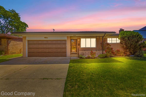 32848 RUGBY DR, WARREN, MI 48088 - Image c5f772fd70d1ef12732f4842e539ed1e/3583242302