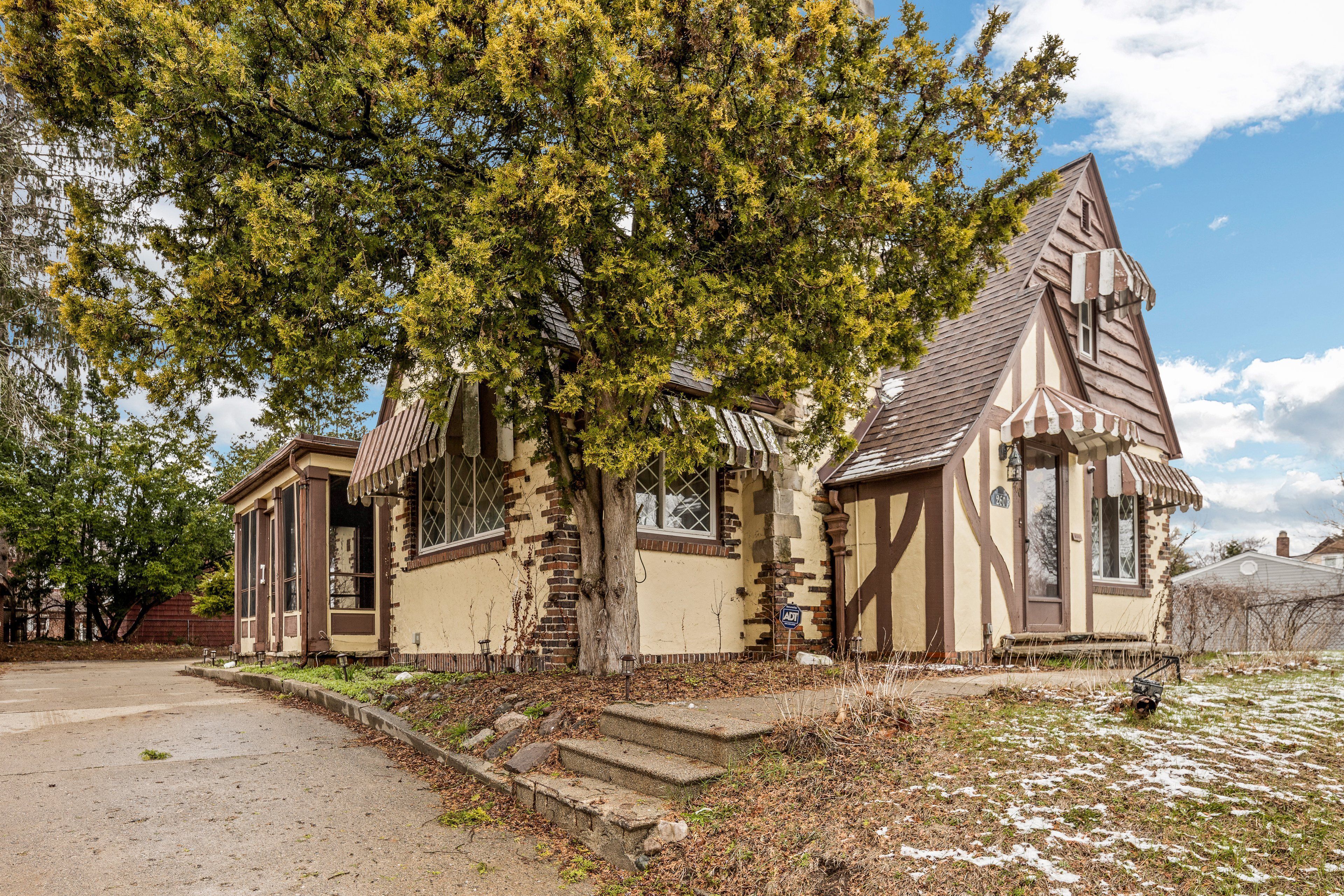260 CHEROKEE Road