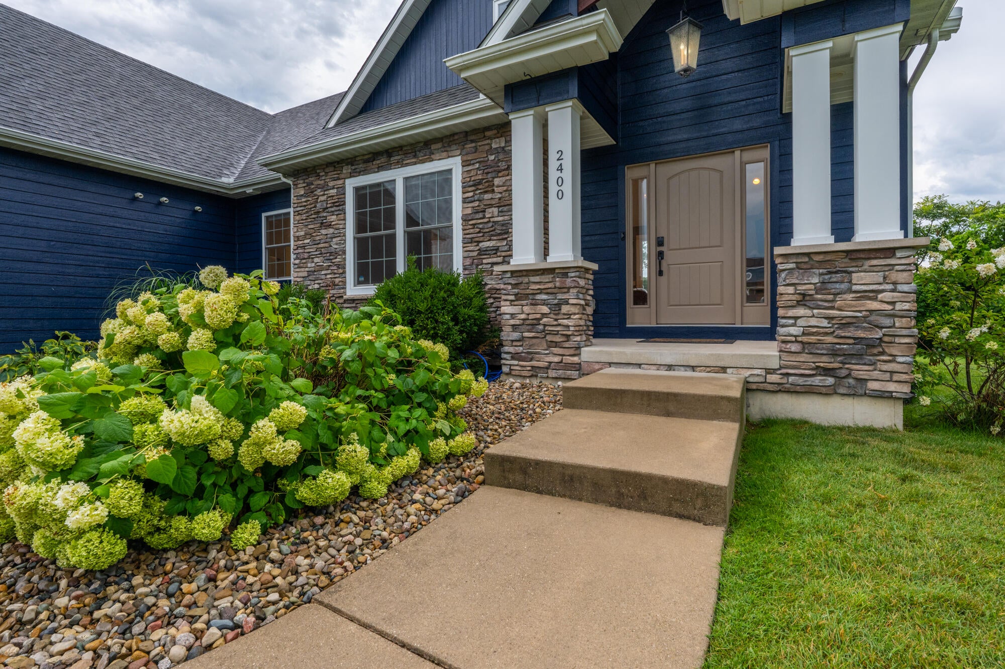 2400 Bay Pointe Drive
