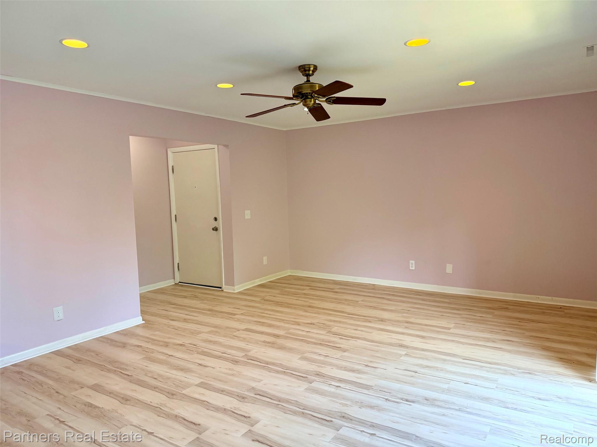 507 W Highland Road 11