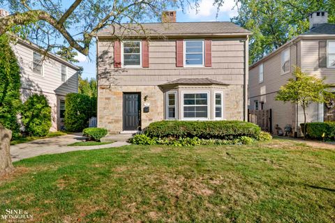 25 VILLAGE Lane Grosse Pointe City MI 48230