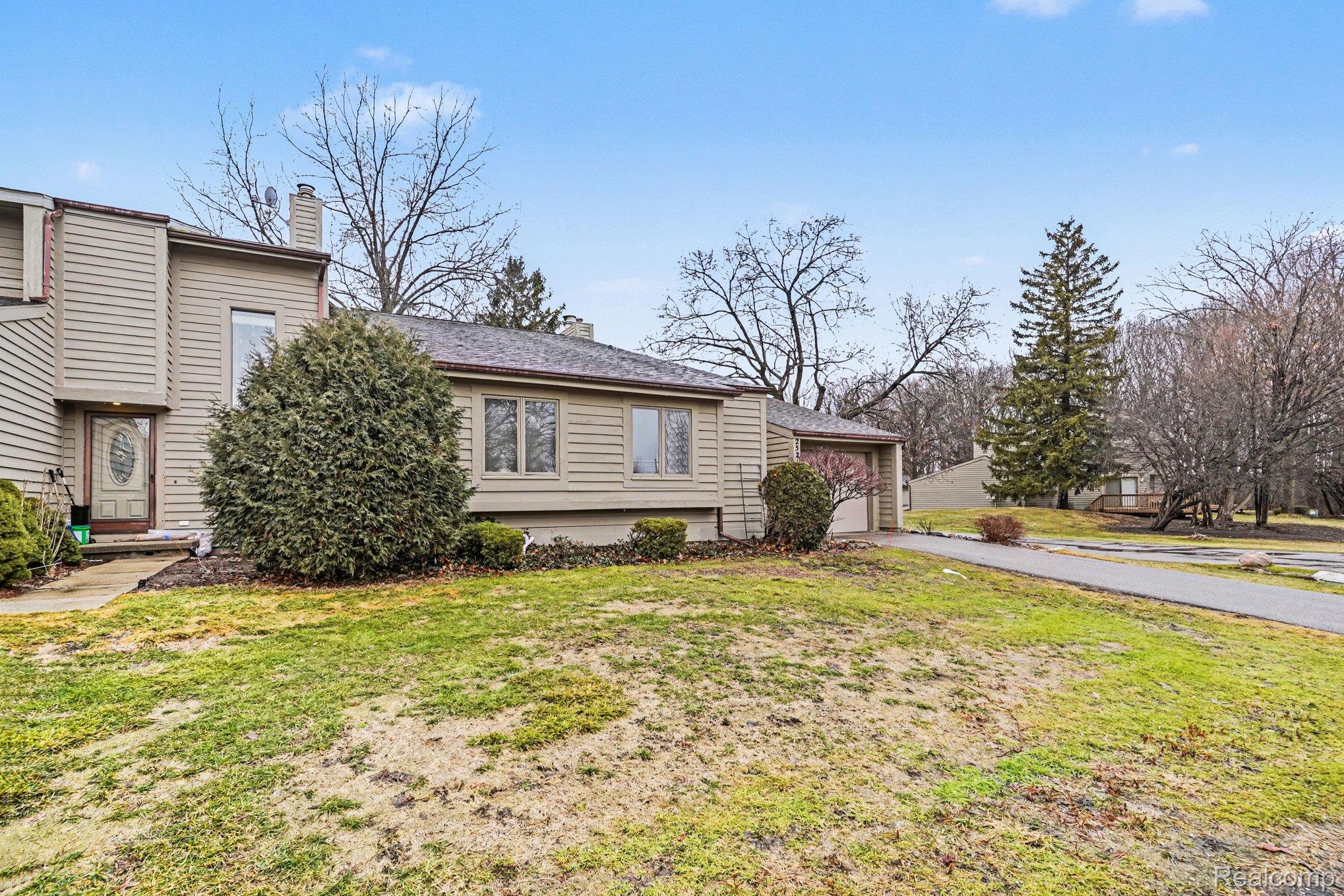 2521 White Oak Place